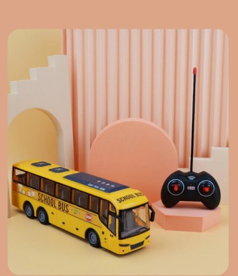 DUŻY AUTOBUS TURYSTYCZNY ZDALNIE STEROWANY QH866-1