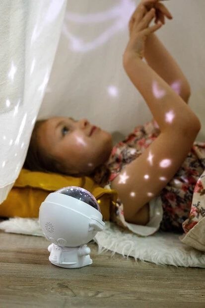 1828 PROJEKTOR ASTRONAUTA GIO-175