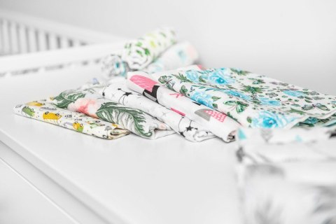 PIELUCHA MUŚLINOWA 70X80 CM PEONIE BIAŁE