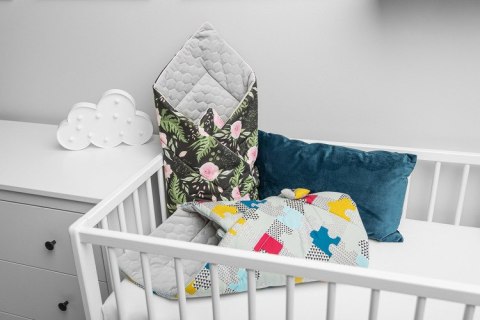 ROŻEK VELVET CZARNY KWIATY 75x75