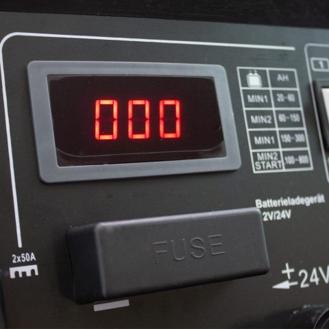 Prostownik akumulatorowy z rozruchem 12/24V