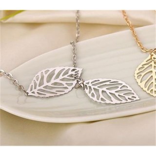 NASZYJNIK DELIKATNY CELEBRYTKA LISTKI SREBRO N122S