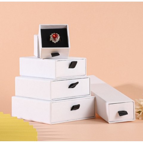 PUDEŁKO OZDOBNE NA zestaw BIŻUTERII, NASZYJNIK 10 x 10 x 3,5 cm PDOZ13B