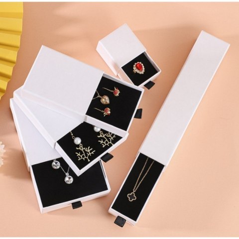 PUDEŁKO OZDOBNE NA zestaw BIŻUTERII, NASZYJNIK 10 x 10 x 3,5 cm PDOZ13B