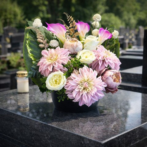 Stroik na cmentarz kompozycja kwiatowa na grób miska