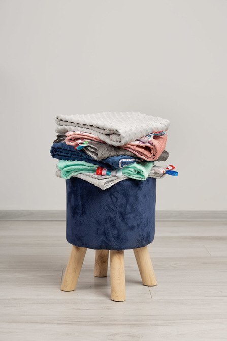 LEKKI KOCYK MINKY 75 x 100 JEŻYKI SZARY