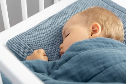 KOMPLET DO ŁÓŻECZKA DZIERGANY Z MUŚLINĄ RÓŻOWY