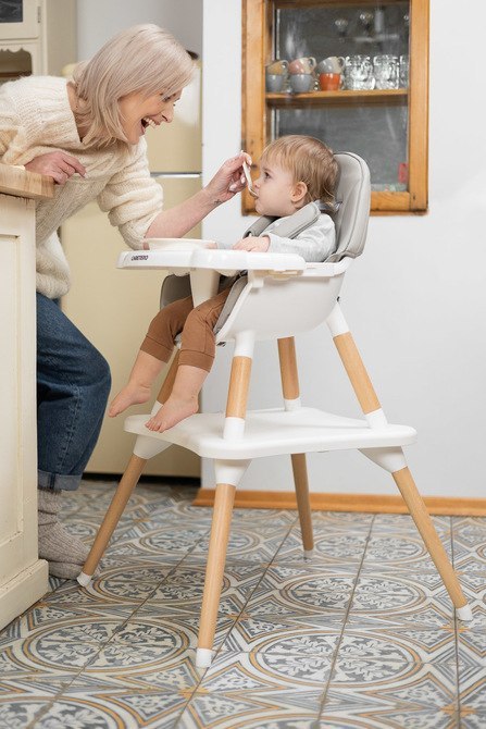 KRZESEŁKO DO KARMIENIA TUVA PINK